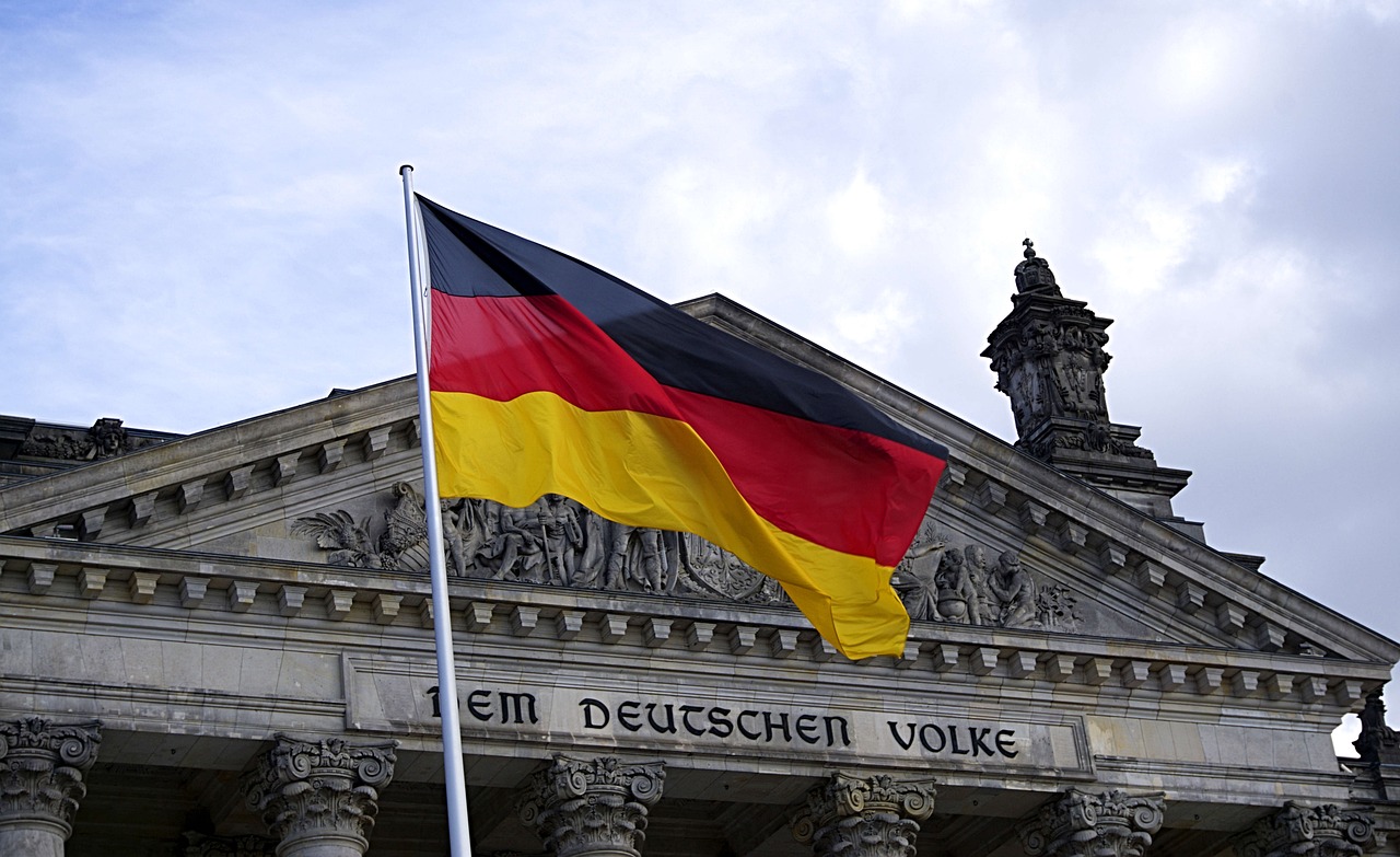 https://pixabay.com/de/photos/berlin-flagge-deutschland-1836822/