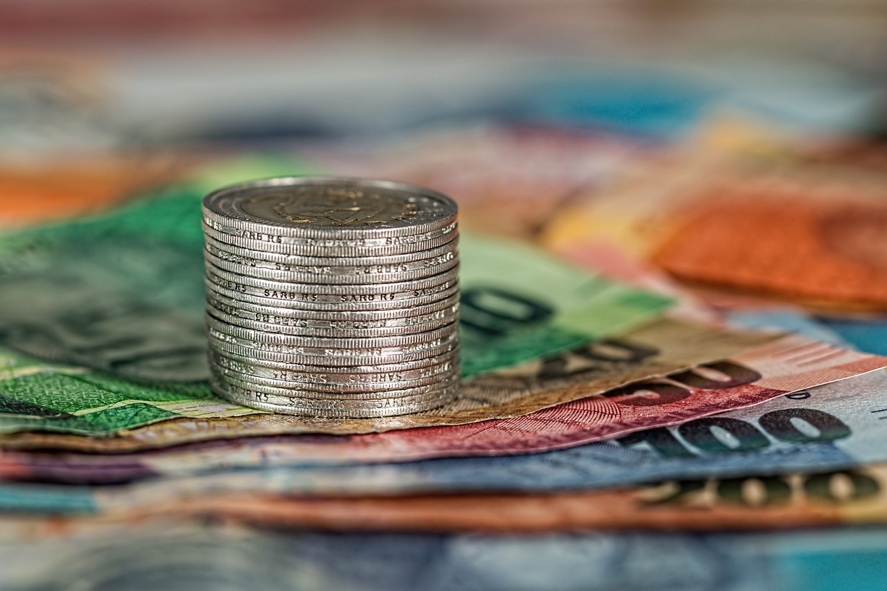 https://pixabay.com/de/photos/m%C3%BCnzen-banknoten-geld-w%C3%A4hrung-1726618/