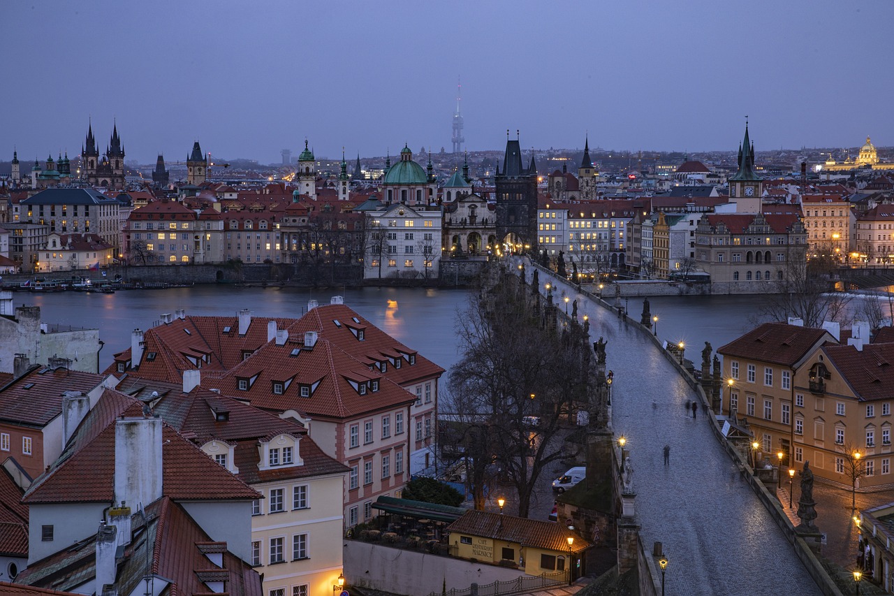 https://pixabay.com/de/photos/stadt-dorf-innenstadt-europa-7015699/