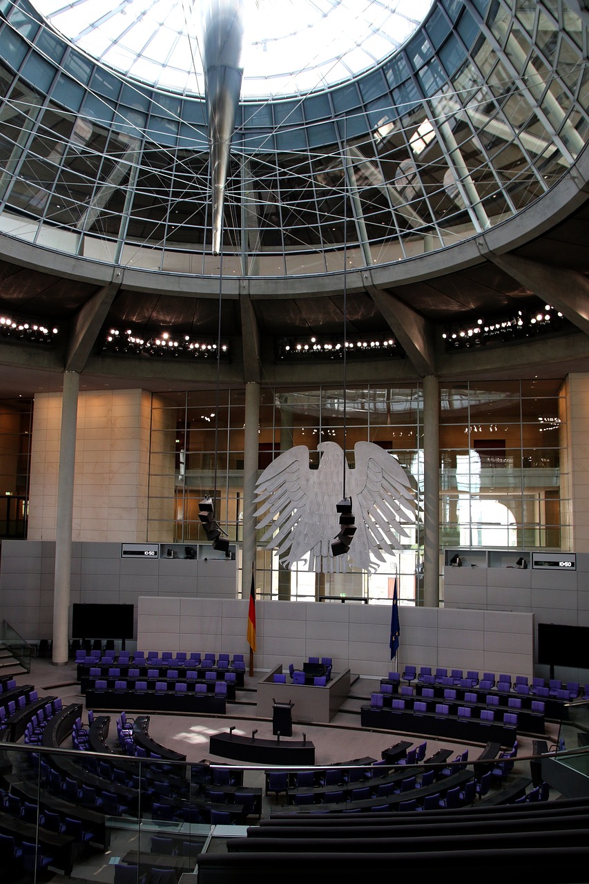 https://pixabay.com/de/photos/reichstag-bundestag-berlin-418188/