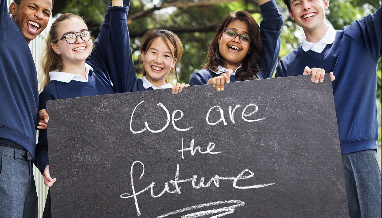 https://pixabay.com/de/photos/schule-lernen-sch%C3%BCler-zukunft-3980940/
